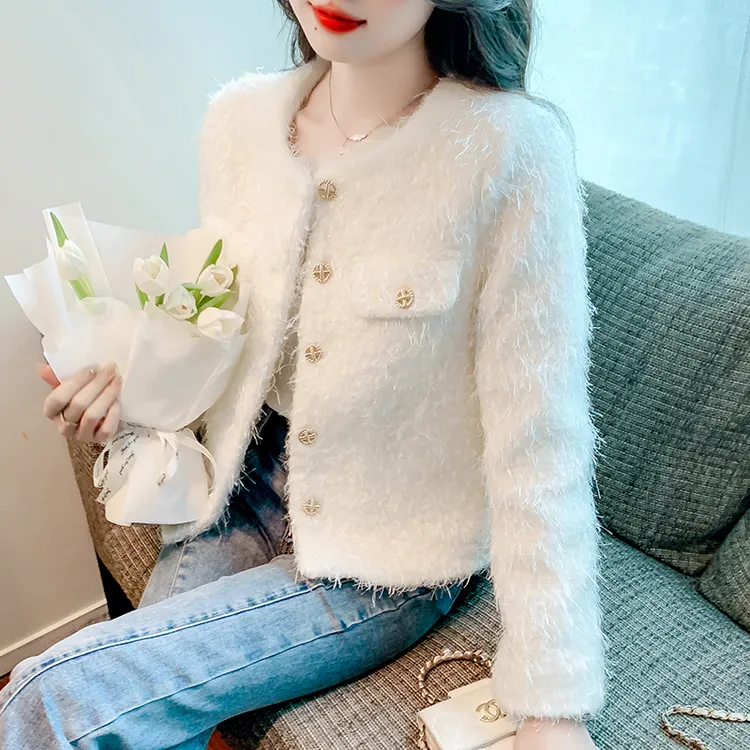 小香风毛绒短款外套女秋冬名媛气质高级感单排扣白色开衫夹克上衣