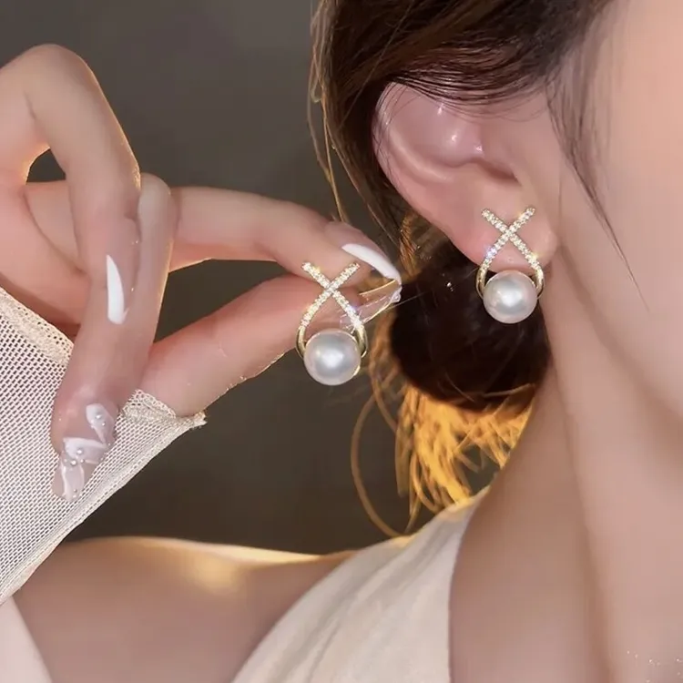锌合金耳饰 轻奢百搭气质珠珠交叉小鱼耳环 925银针设计感8001