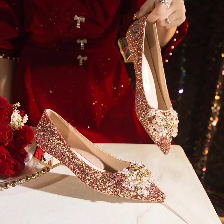 秀禾婚鞋女2025新款订婚鞋水晶孕妇平底新娘鞋中式粗跟红色高跟鞋
