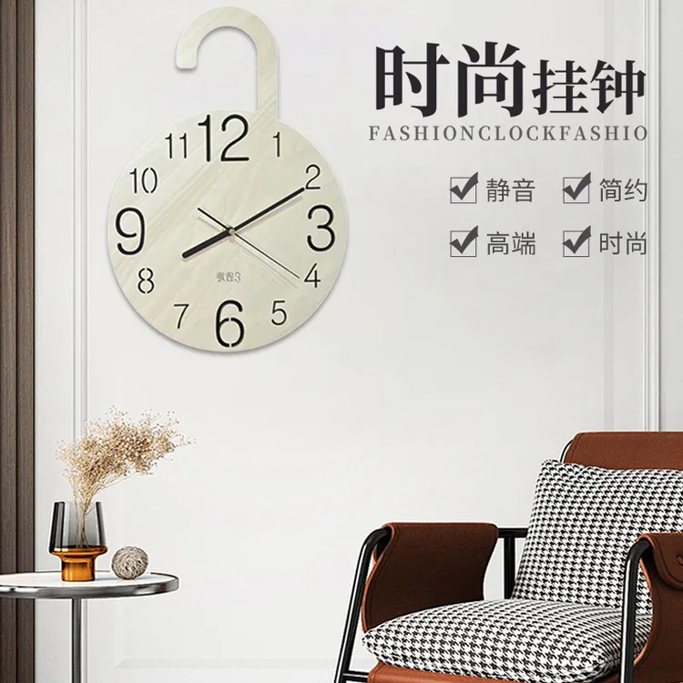 ins家居实木静音挂钟墙面卡通竖款立体家庭民宿儿童房装饰