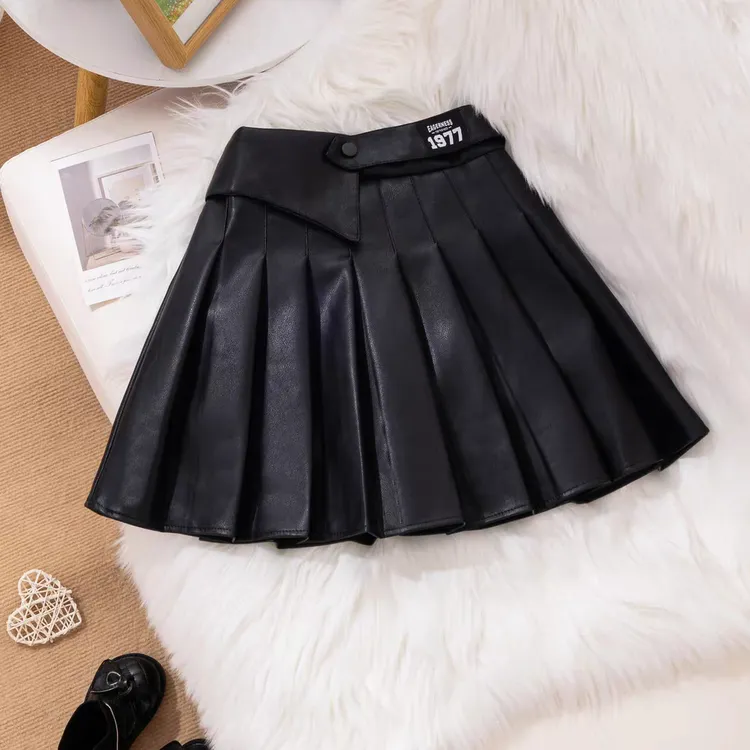 儿童时尚洋气皮裙半身裙2025秋冬季女宝宝黑色百褶短裙个性学院风
