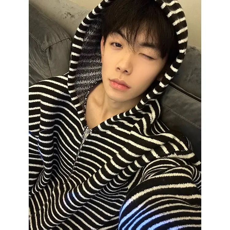 条纹开衫连帽毛衣男士秋冬季青少年美式休闲宽松慵懒风长袖外套