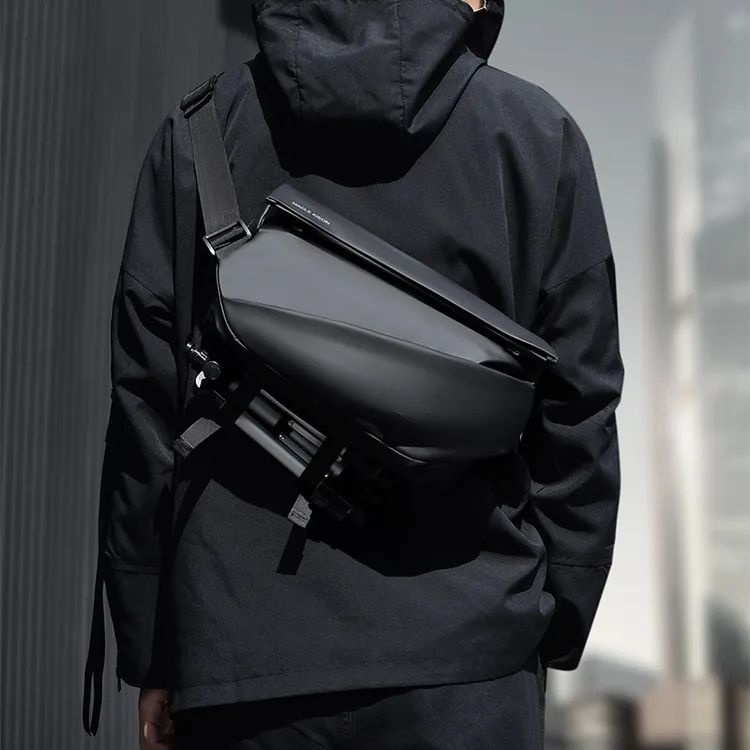 SUNMAN男士斜挎包通勤包胸包男款邮差包骑行包机车背包运动单肩包