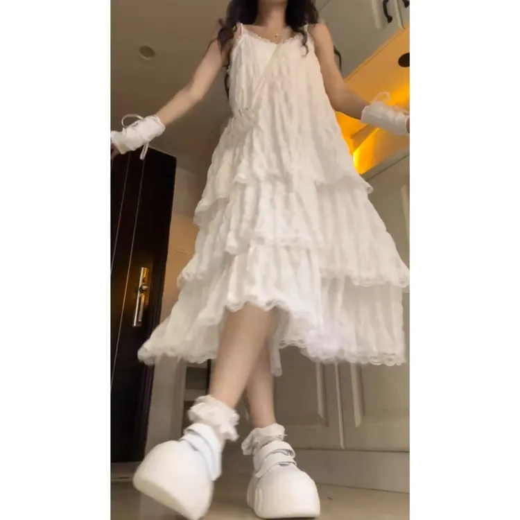 夏季法式清纯白色吊带连衣裙子女春2024新款高级感海边度假风长裙