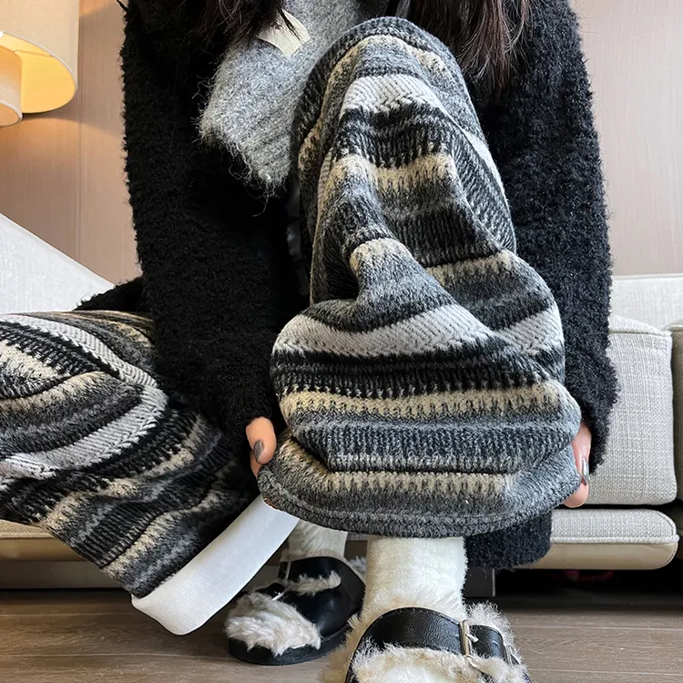 民族风条纹糯米针织裤子女秋冬季2025新款休闲加厚高腰加绒阔腿裤