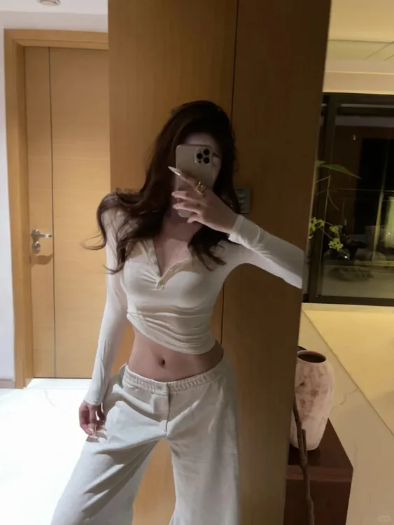 2024秋季新款纯欲辣妹V领收腰长袖打底衫上衣搭高腰显瘦阔腿长裤