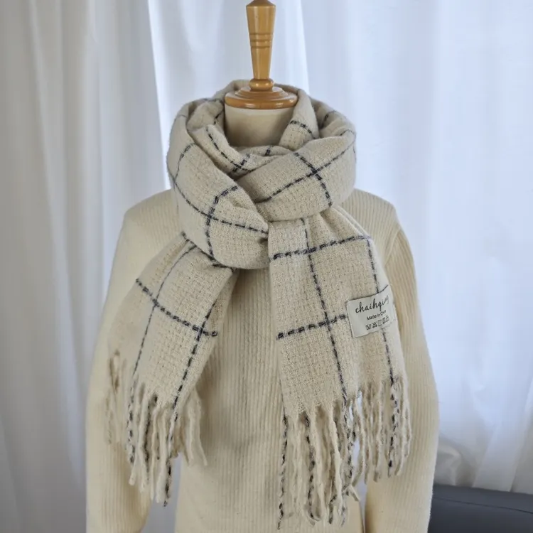 2024格子围巾女冬季韩版百搭网红高级感流苏披肩加厚保暖围脖学生