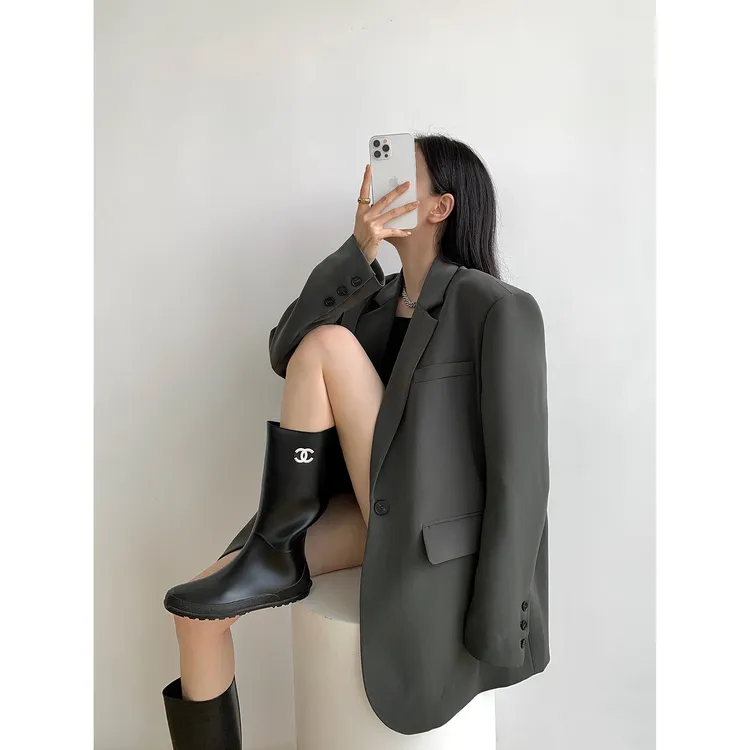 周淼ZHOUMIAO 2025春秋新款设计感黑色休闲小西装外套女ZM21758