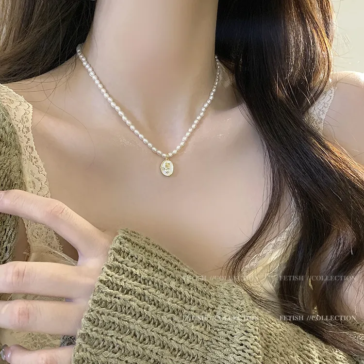 合金仿珍珠项链 法式复古玫瑰花牌吊坠珠珠项链轻奢小众设计感388