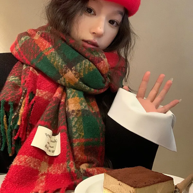 新年网红长中国红色流苏韩系女秋冬新款针织保暖韩版圣诞格子加厚