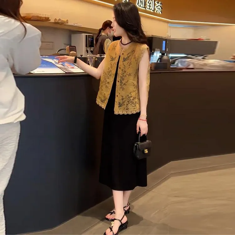时尚连衣裙套装女2024夏季新款洋气镂空无袖马甲搭配吊带裙两件套