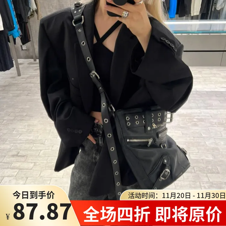 2024新品潮网红同款时尚百搭暗黑铆钉重工机车水桶单肩斜挎包包女