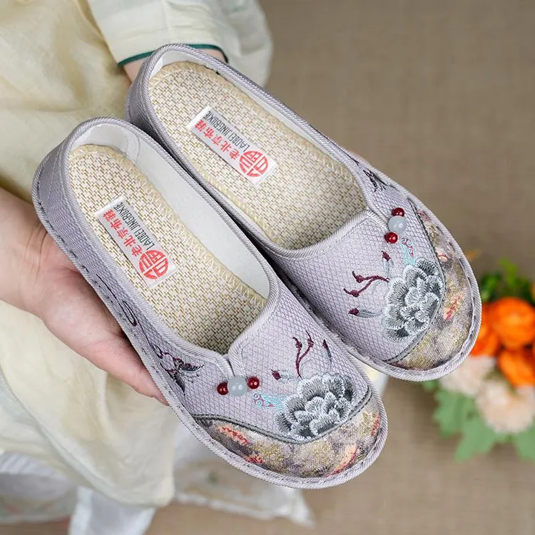 新款老北京布鞋女鞋软底轻便绣花鞋舒适洋气广场舞平底防滑女单鞋