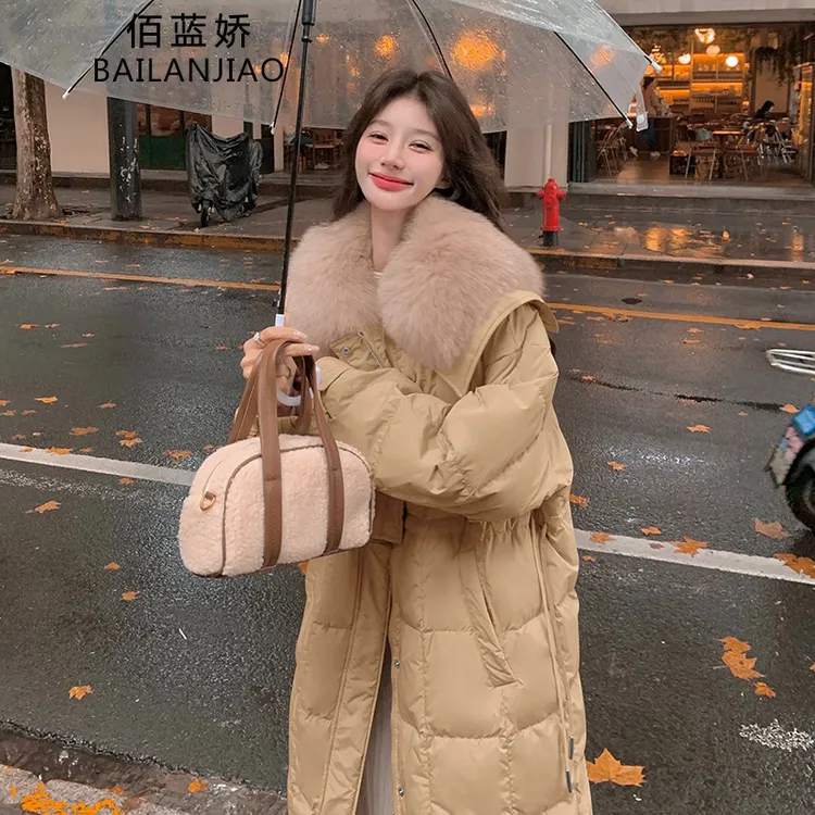 卡其色大毛领羽绒服女冬2024新款韩系收腰面包服中长款白鸭绒外套