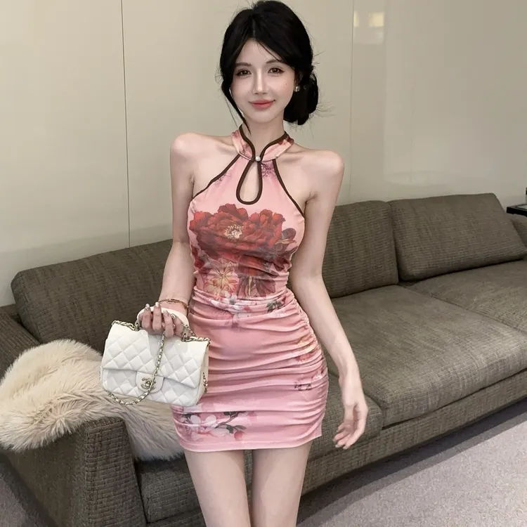 夏季新款复古挂脖辣妹无袖紧身包臀短裙印花粉色纯欲国风连衣裙女