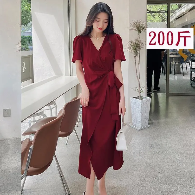 大码连衣裙女微胖MM显瘦孕妇遮肚子炸街V领订婚红裙子回门敬酒服