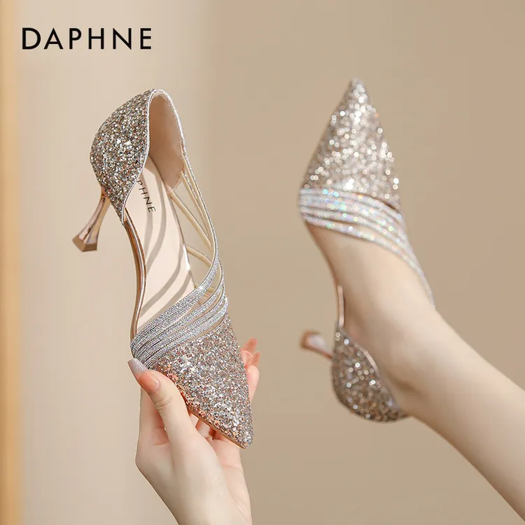 达芙妮气质绝美水晶高跟鞋夏季2025新款法式浅口单鞋细跟尖头凉鞋