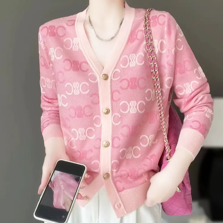 欧货站2025春装新款V领长袖粉色双C字母提花针织开衫毛衣外套