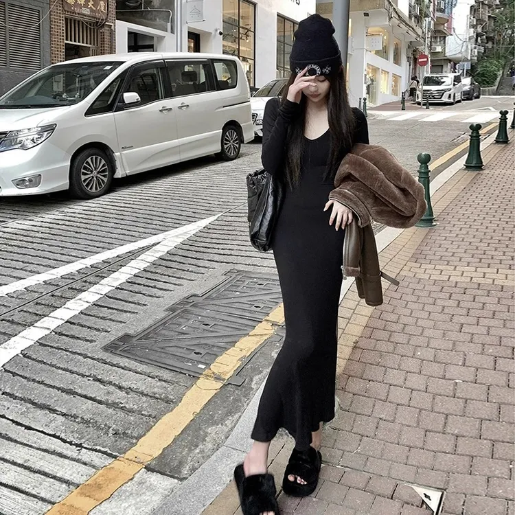 25新款针织连衣裙打底修身裙子女配大衣穿搭气质显身材长裙秋冬女