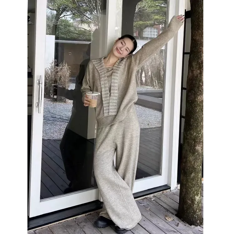 高级感穿搭一整套条纹披肩拼接上衣阔腿裤两件套通勤减龄毛衣套装