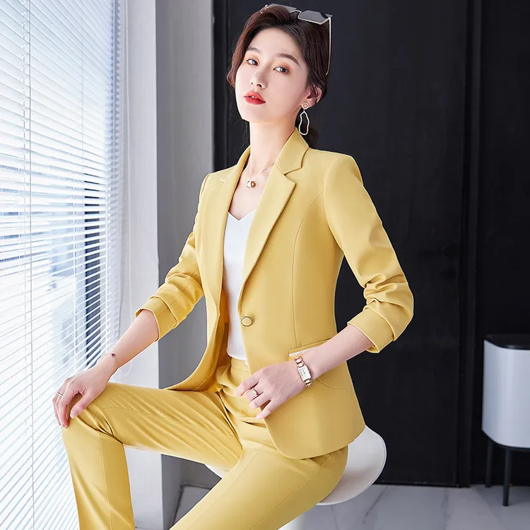 万卿万卿西装外套女春秋短款职业装上衣新款气质休闲高级感小西服