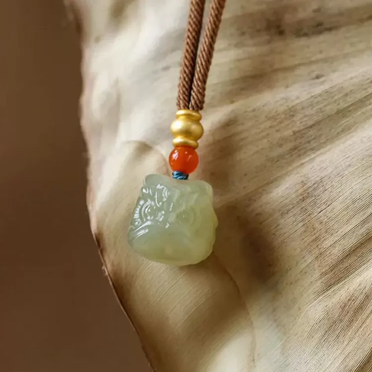 青白色和田玉醒狮吊坠天然正品玉石项链男女通用情侣款精雕气质