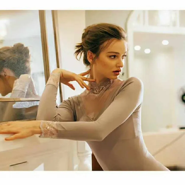 BN09050蕾丝半高领竹纤维上衣柔软顺滑轻薄保暖无缝制造