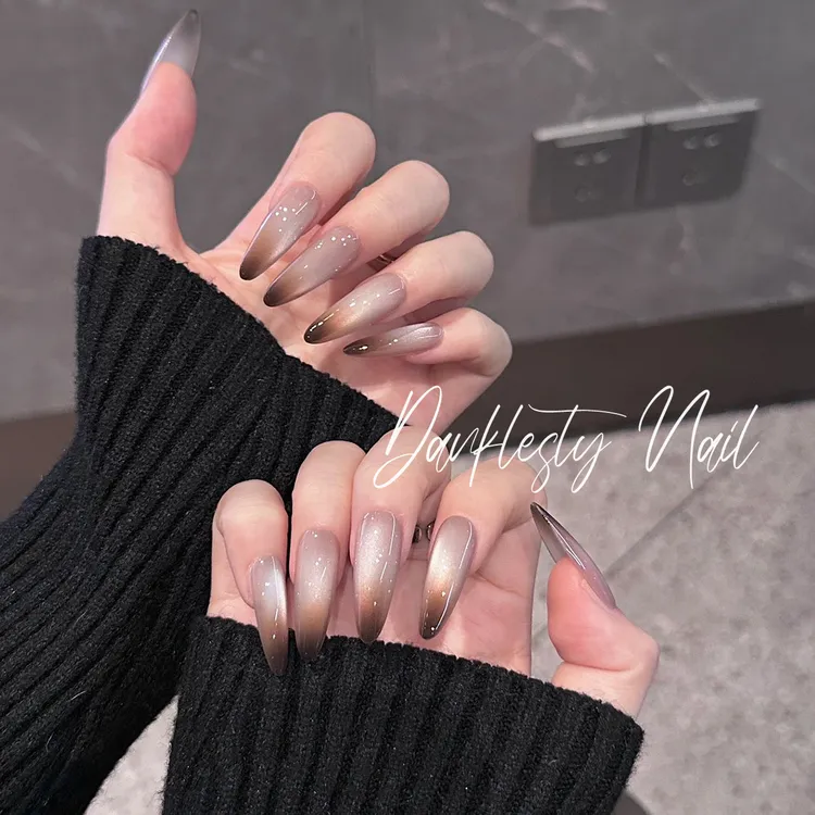 【暹罗猫】丹蔻斯汀纯手工轻奢长款穿戴甲玻璃珠渐变美甲美拉德