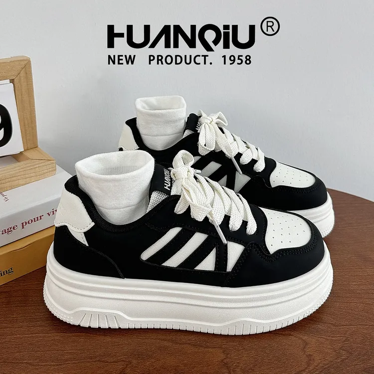 环球黑色鞋子女2025新款春季厚底增高百搭板鞋小众运动休闲小黑鞋