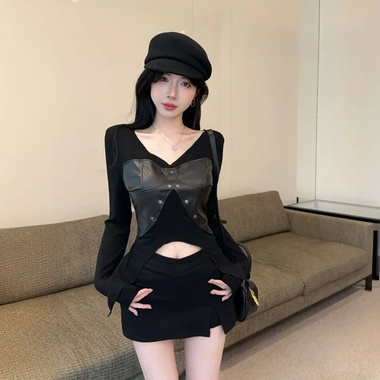 秋季女装性感辣妹风V领T恤打底衫短款设计感黑色PU皮拼接长袖上衣