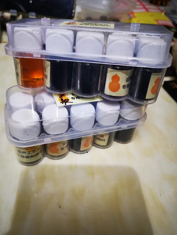 彩葫芦颜料一盒针刺,一盒直接上色,可以互相用