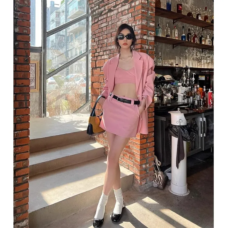 秋装时尚辣妹西装套装女2024设计感小众宽松粉色外套半身裙两件套