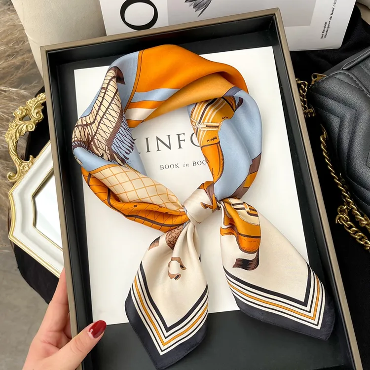 70小方巾丝巾女新款2025春夏领巾百搭妈妈礼物实用时尚高级感围脖