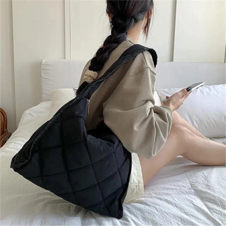 男女同款菱格绗缝大容量单肩包2024新款休闲百搭尼龙布托特大包包