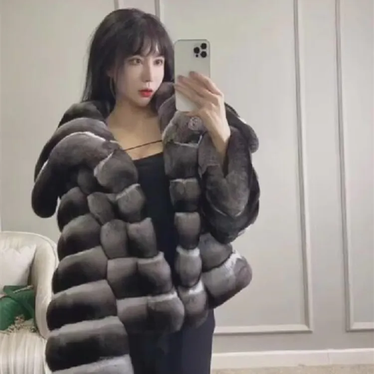 2025年冬季新款高级感时髦贵妇仿獭兔毛龙猫翻领毛毛外套短款女潮