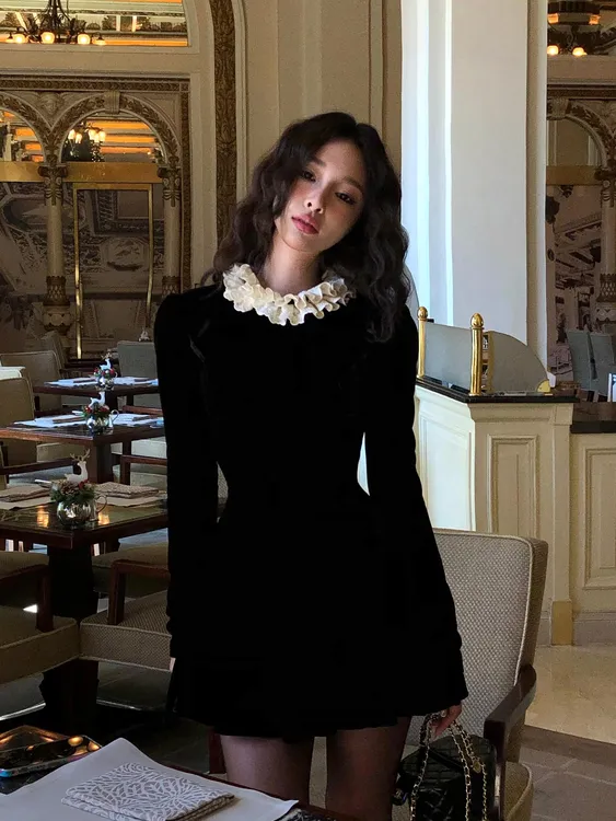 法式黑色长袖连衣裙女春季2025新款赫本风千金小黑裙显瘦a字短裙