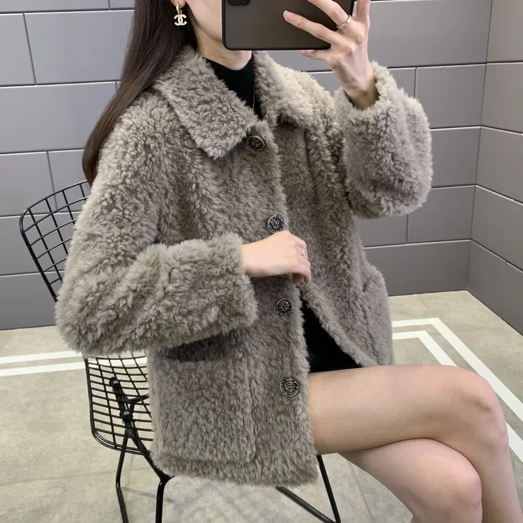 qipai/岂派海宁全羊毛保暖加厚短款外套翻领女士百搭羊毛一体冬季商品图