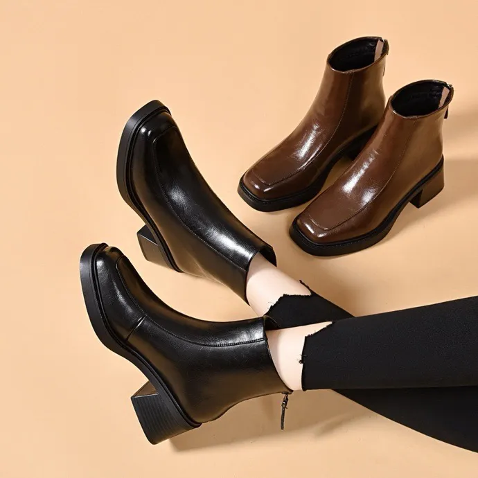 真皮方头马丁靴女2025新款秋冬法式英伦风瘦瘦靴粗跟裸靴中跟短靴