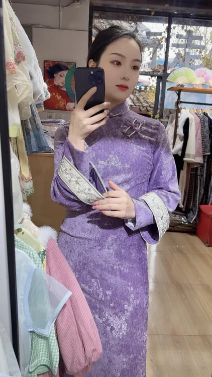 紫色柔软舒适显白刺绣改良新中式旗袍连衣裙超弹日常旗袍