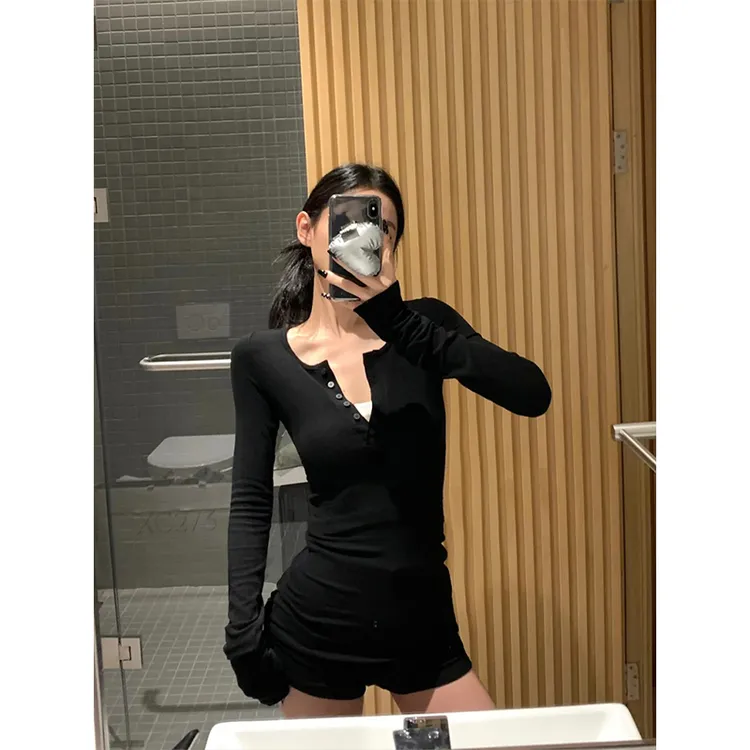 Moses Queen/魔西女王半开领收腰T恤长袖新款v领纯欲风打底衫秋女