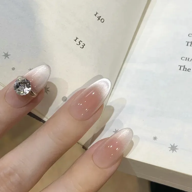 猫眼镶钻 高级冰透纯欲腮红侧光猫眼猫眼镶钻可拆卸穿戴甲贴片