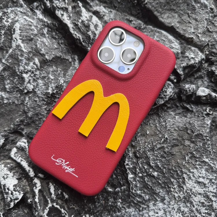 经典红色皮质麦当劳麦门适用苹果15手机壳iPhone14全包肤感防摔13
