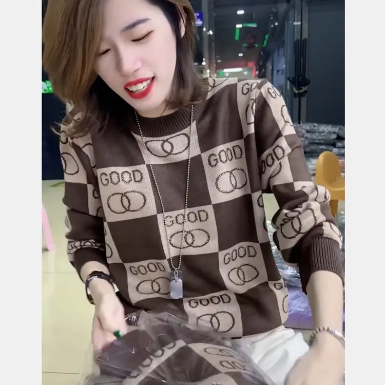 秋冬新款时尚毛衣女宽松保暖针织衫女棋盘格烫钻百搭打底衫女上衣