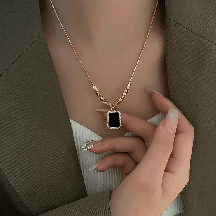钛钢项链 黑色方块吊坠项链女气质高级感毛衣链轻奢小众气质颈链 