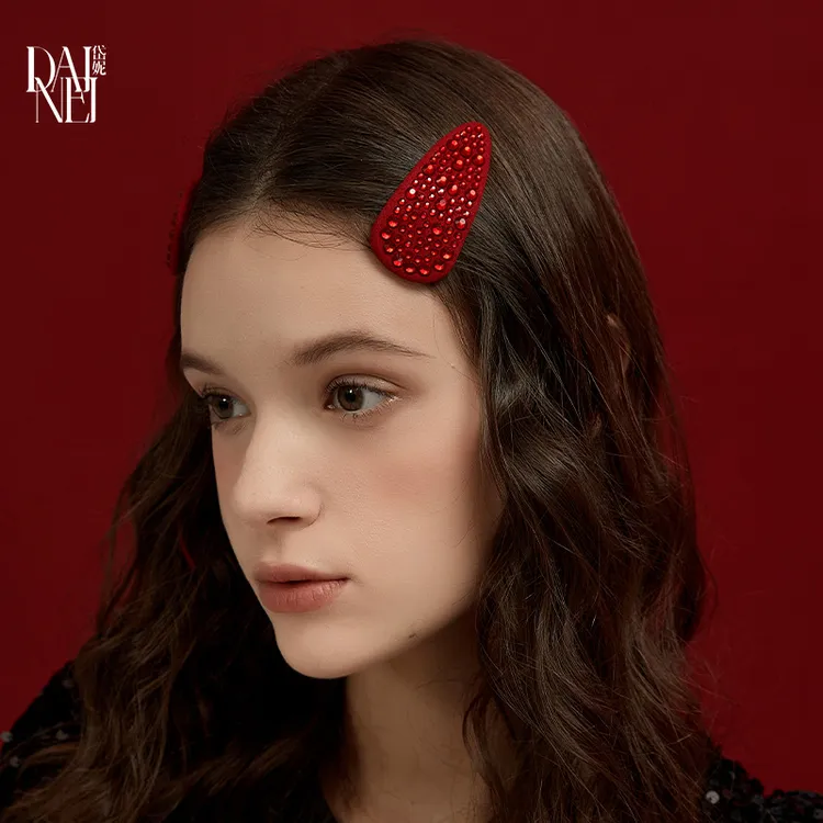 DAINEI岱妮璀璨流光发夹女刘海侧边夹红色新年圣诞水滴BB夹发饰