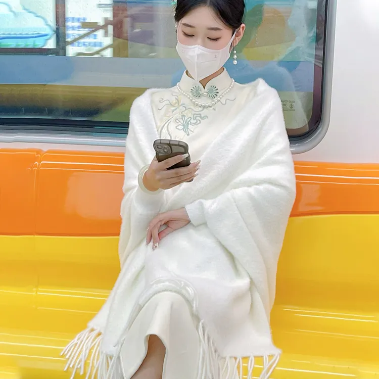 俏娘鱼【棉花糖披肩】2025年气质款百搭披肩保暖外套纯色外搭日常