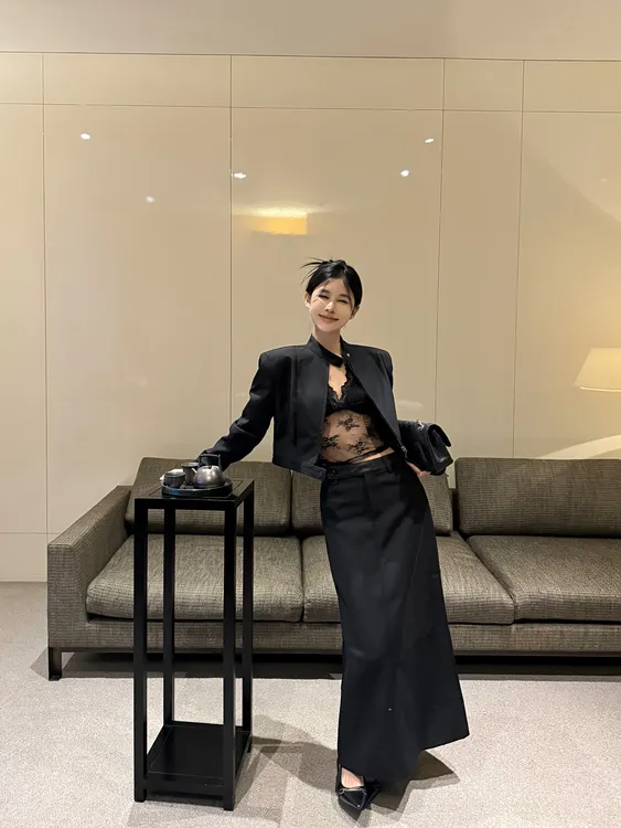 清冷感复古质感简约设计感拉链外套辣妹性感蕾丝内搭吊带上衣半裙