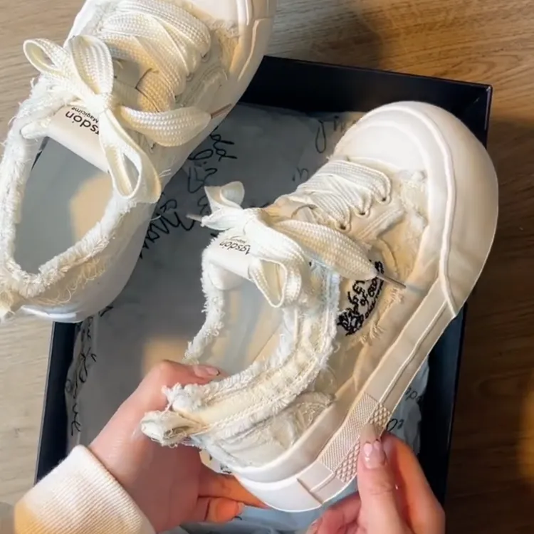 奶呼呼圆头厚底面包鞋小白鞋女2024夏季新款小众设计感休闲板鞋子