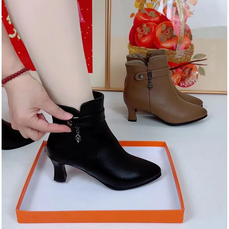 2025新款4公分细跟舒适秋冬软底女靴时尚女士小短靴3527