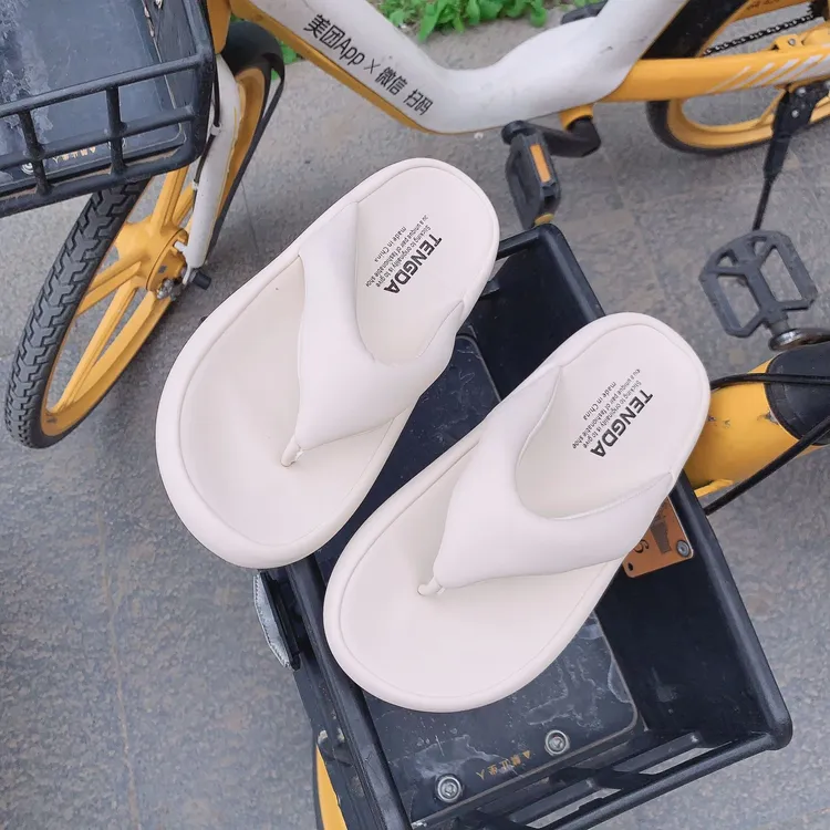 2025夏季女士休闲百搭外穿凉拖舒适厚底人字拖防滑夹趾沙滩鞋新款